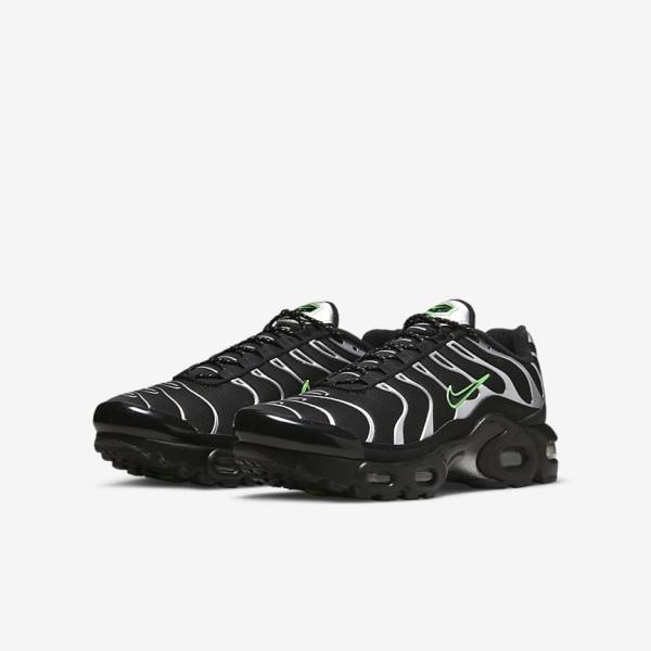 Nike Air Max Plus Older Otroci Superge Črna / Zelena / Kovinski Srebrna / Črna | NK345CLI