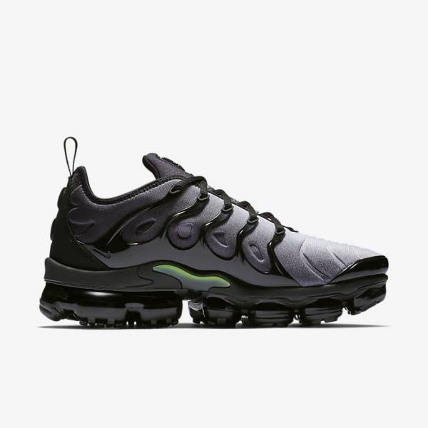 Nike Air VaporMax Plus Moški Superge Črna / Bela | NK374SEF