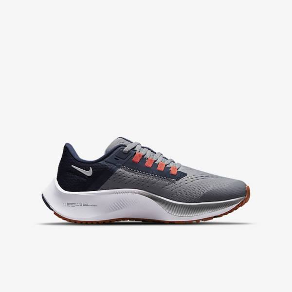 Nike Air Zoom Pegasus 38 Older Road Otroci Tekaški Čevlji Siva / Mornarica / Oranžna / Bela | NK940YUR