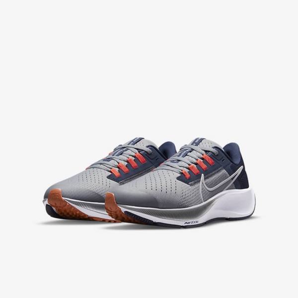 Nike Air Zoom Pegasus 38 Older Road Otroci Tekaški Čevlji Siva / Mornarica / Oranžna / Bela | NK940YUR