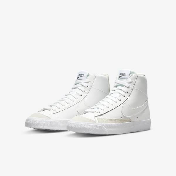 Nike Blazer Mid 77 Older Otroci Košarkaški Copati Bela / Svetloba Rjav / Bela | NK089HBF