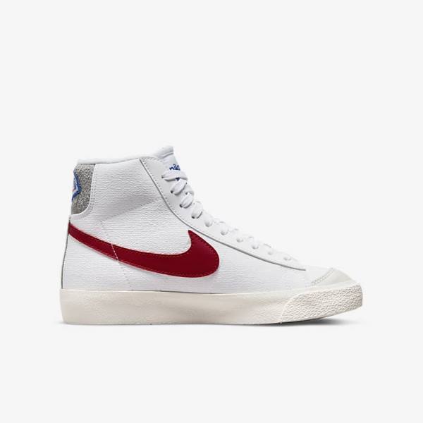 Nike Blazer Mid 77 Older Otroci Superge Bela / Svetloba Siva / Rdeča | NK625KEN