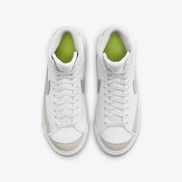 Nike Blazer Mid 77 SE Older Otroci Košarkaški Copati Bela / Svetloba Bež | NK657IEW