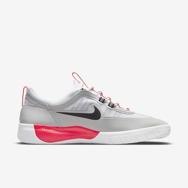 Nike SB Nyjah Free 2 Moški Skate Čevlji Siva / Bela / Svetloba Rdeča / Črna | NK510UDW